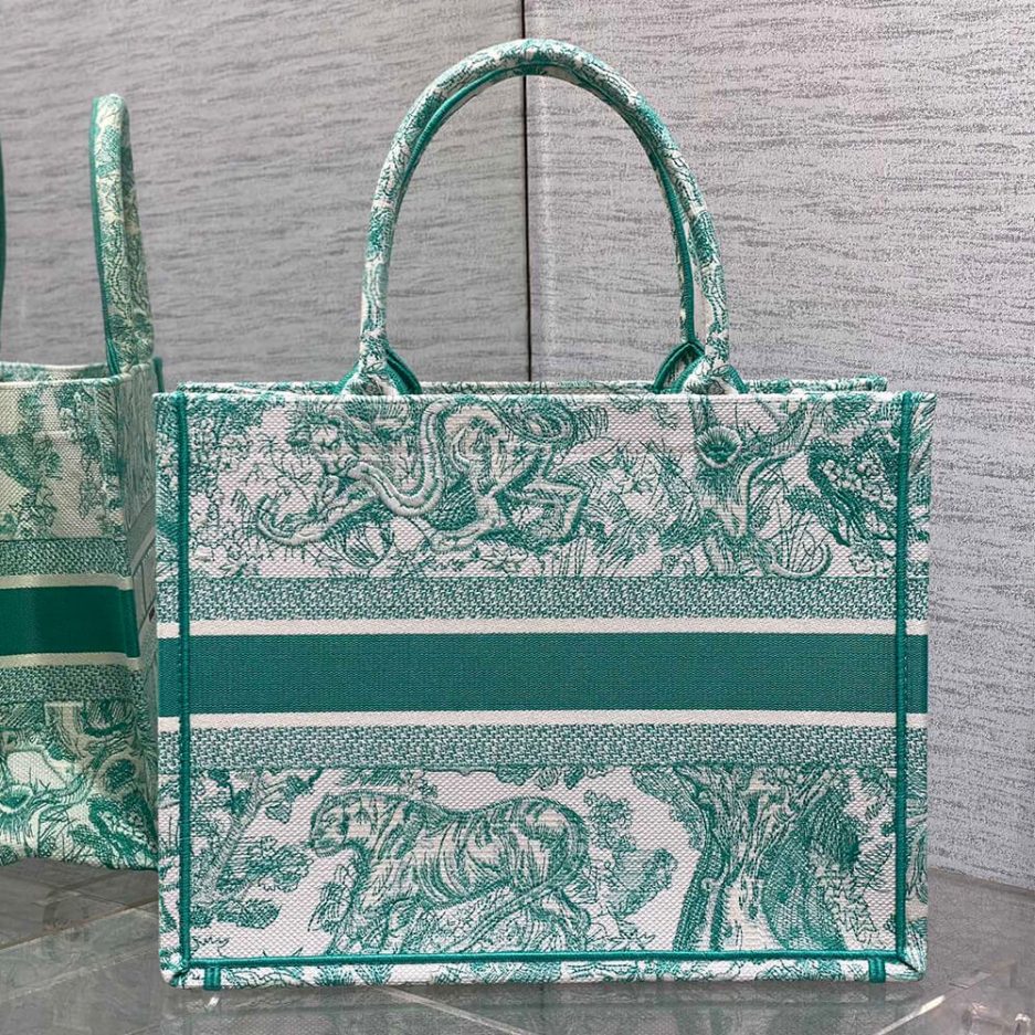 medium D*or book tote