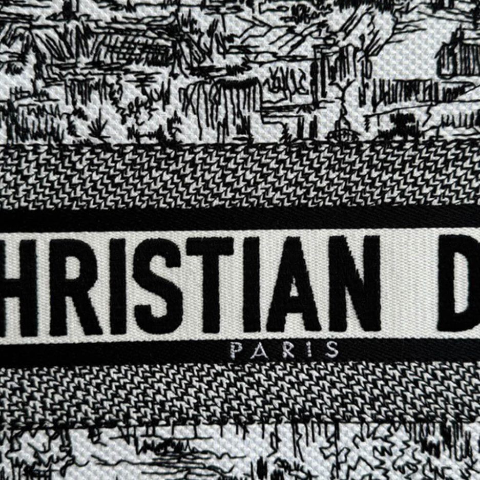 medium D*or book tote