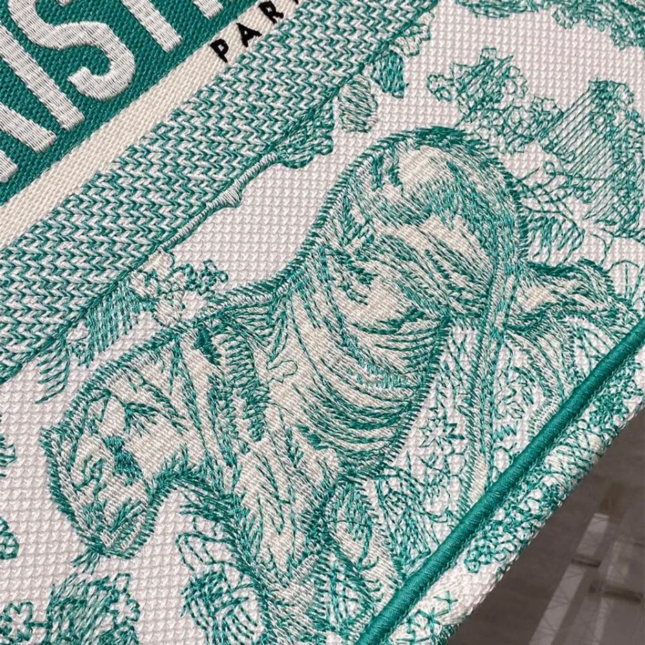 medium D*or book tote