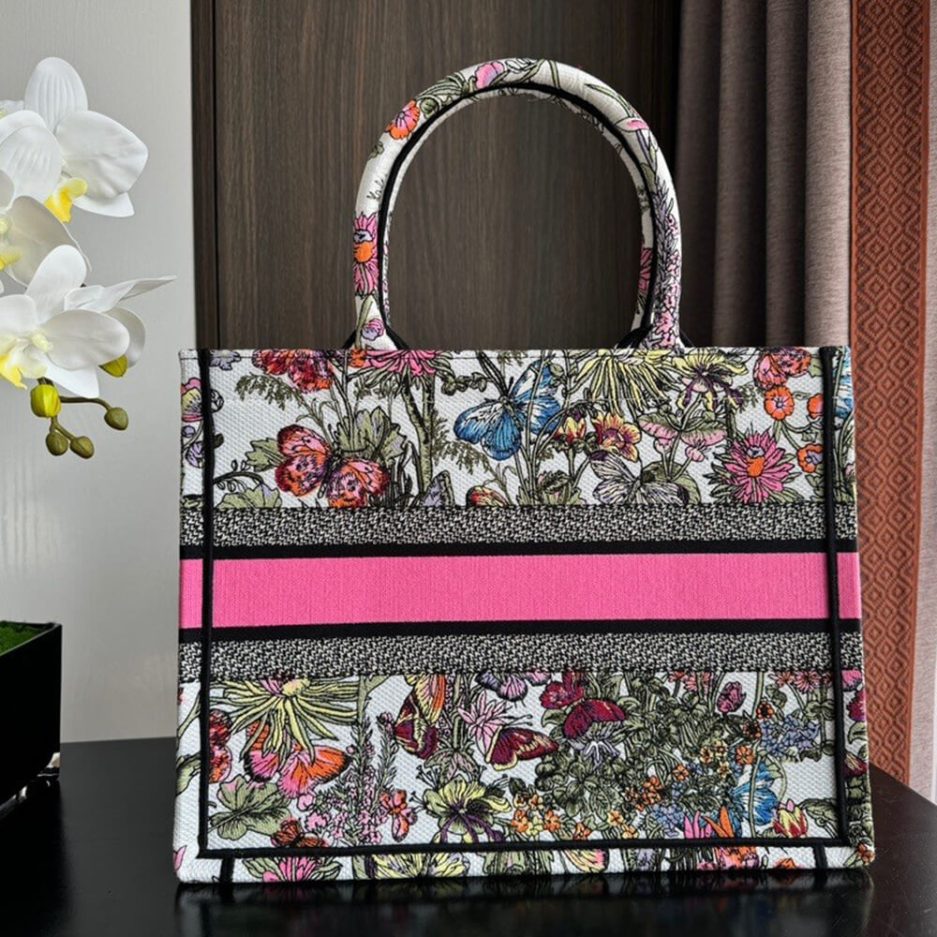 medium D*or book tote