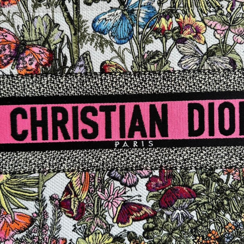 medium D*or book tote