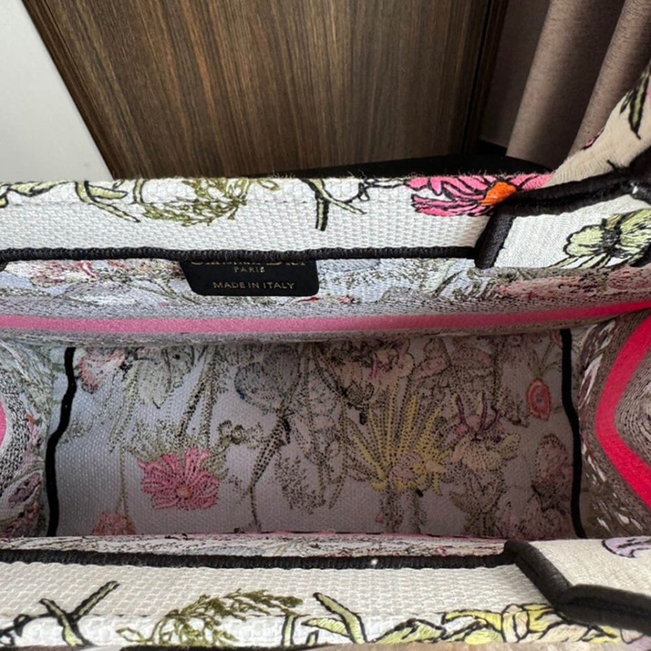 medium D*or book tote