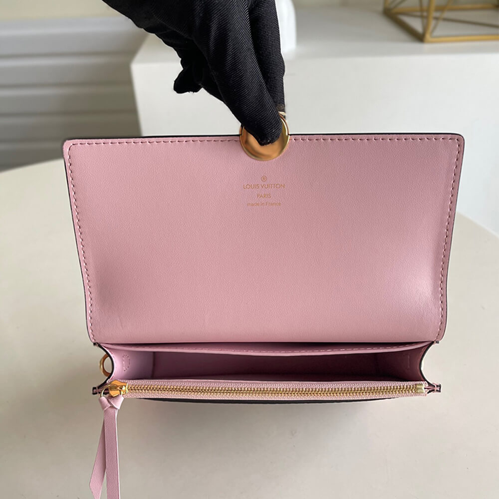 l**is V*t*n flore chain wallet