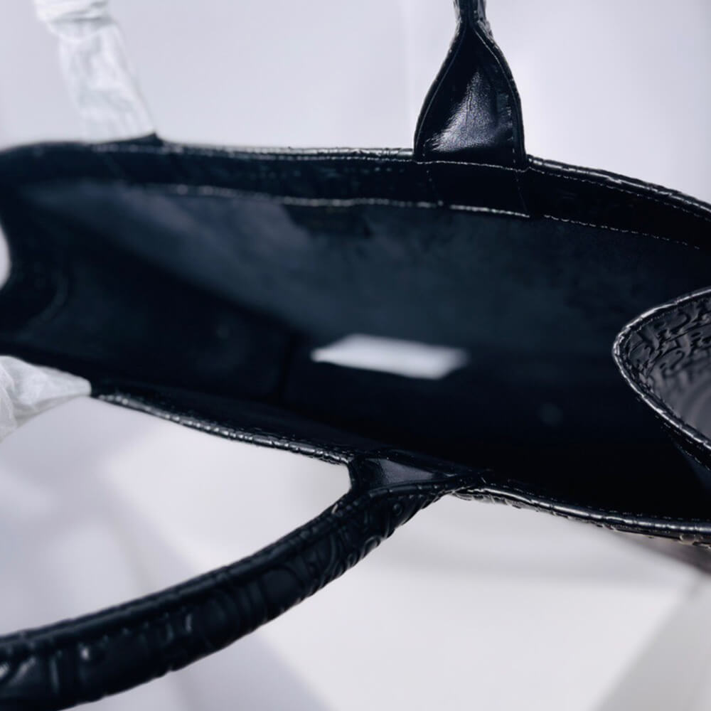 large D*or book tote