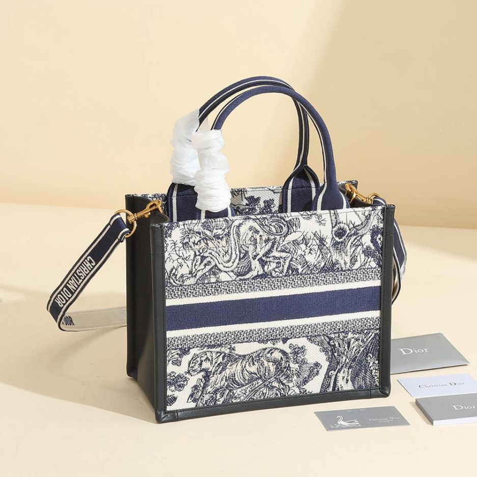 small D*or book tote