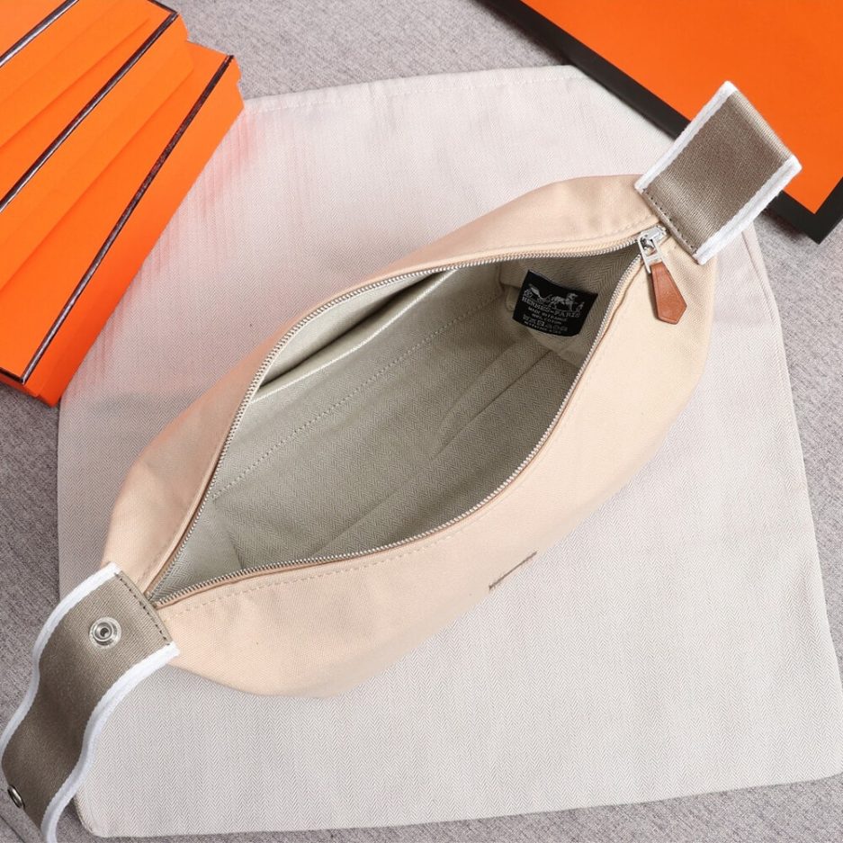 H**mes toiletery bag