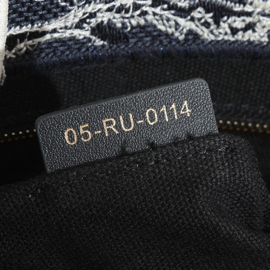 medium D*or book tote