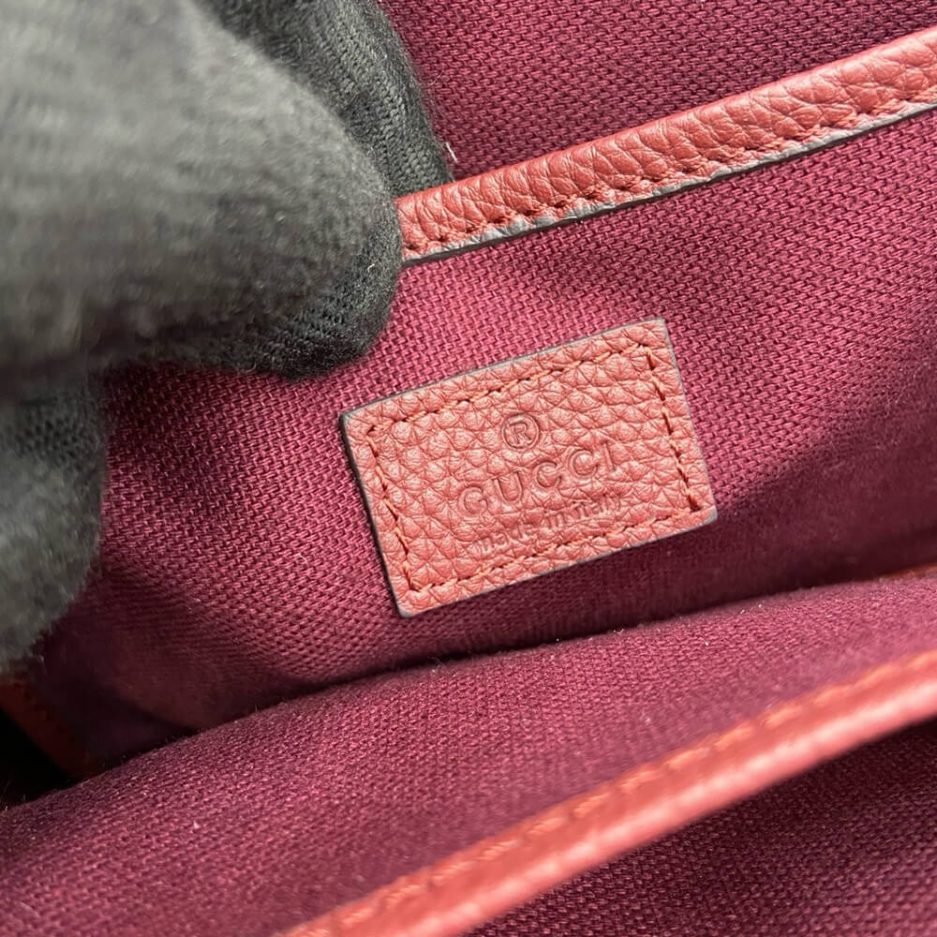 G*u*i small tote bag with hook closure