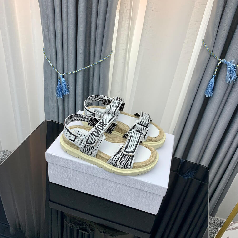 D*oract sandal
