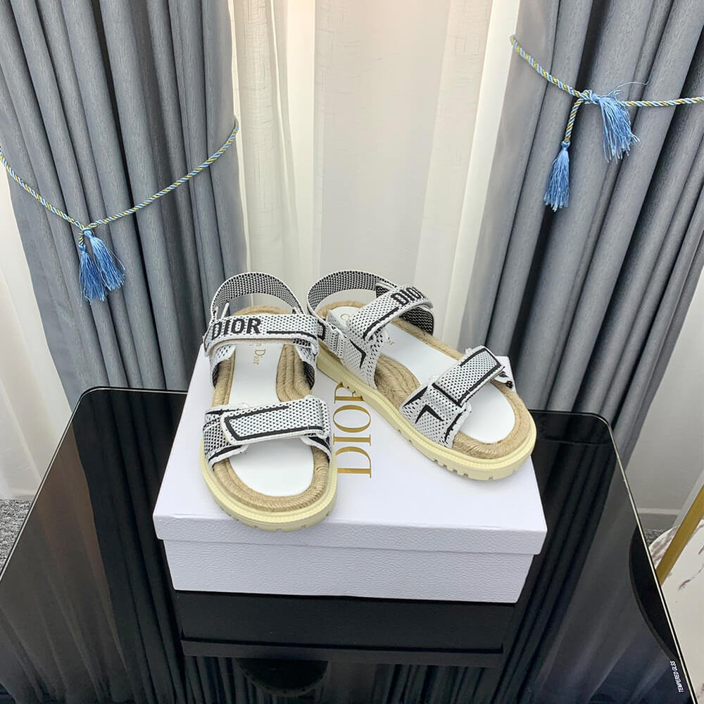 D*oract sandal