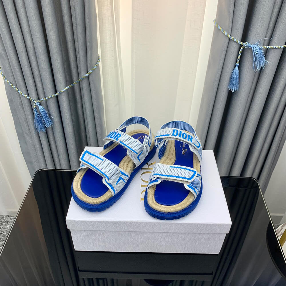 D*oract sandal