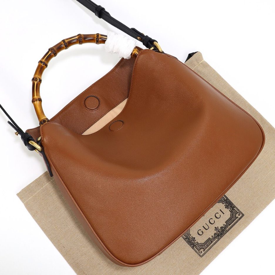 G*u*i diana medium shoulder bag