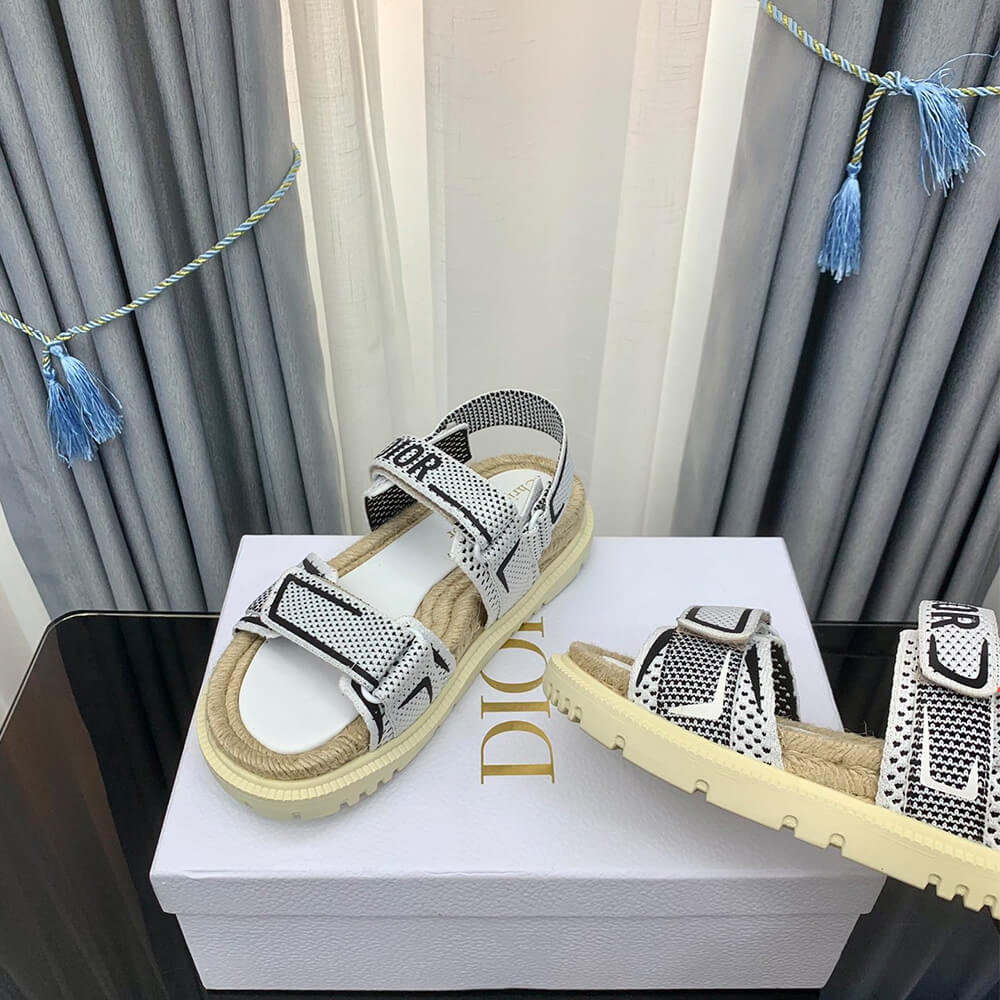 D*oract sandal