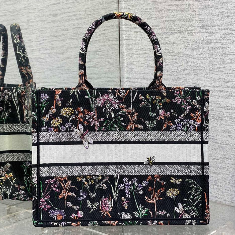 medium D*or book tote