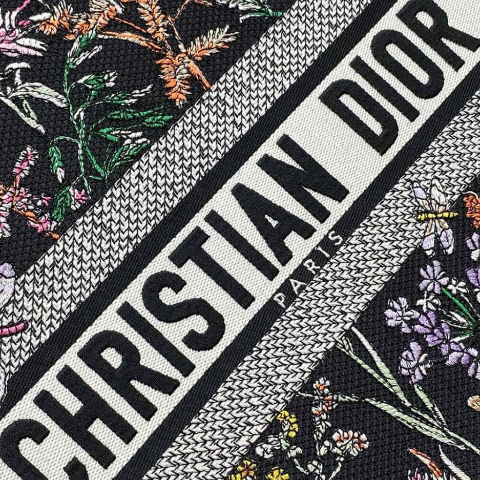 medium D*or book tote