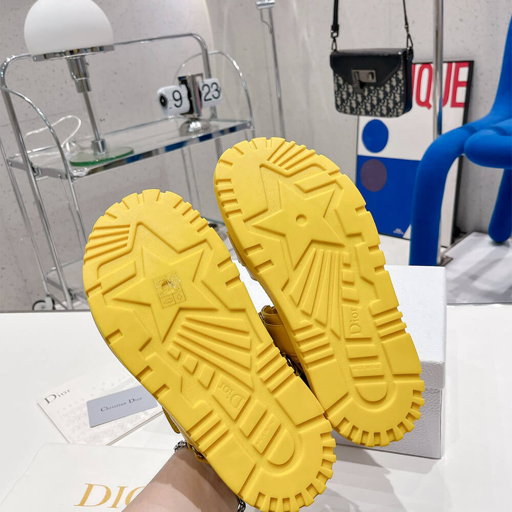 D*oract sandal