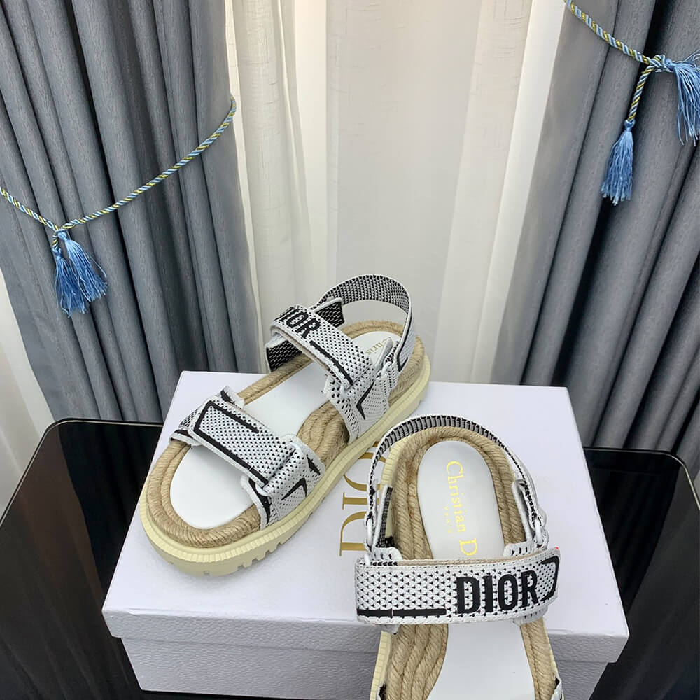 D*oract sandal