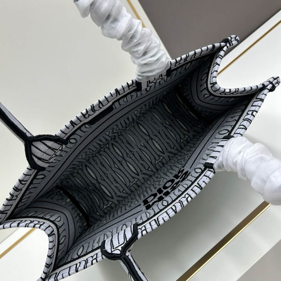 medium D*or book tote