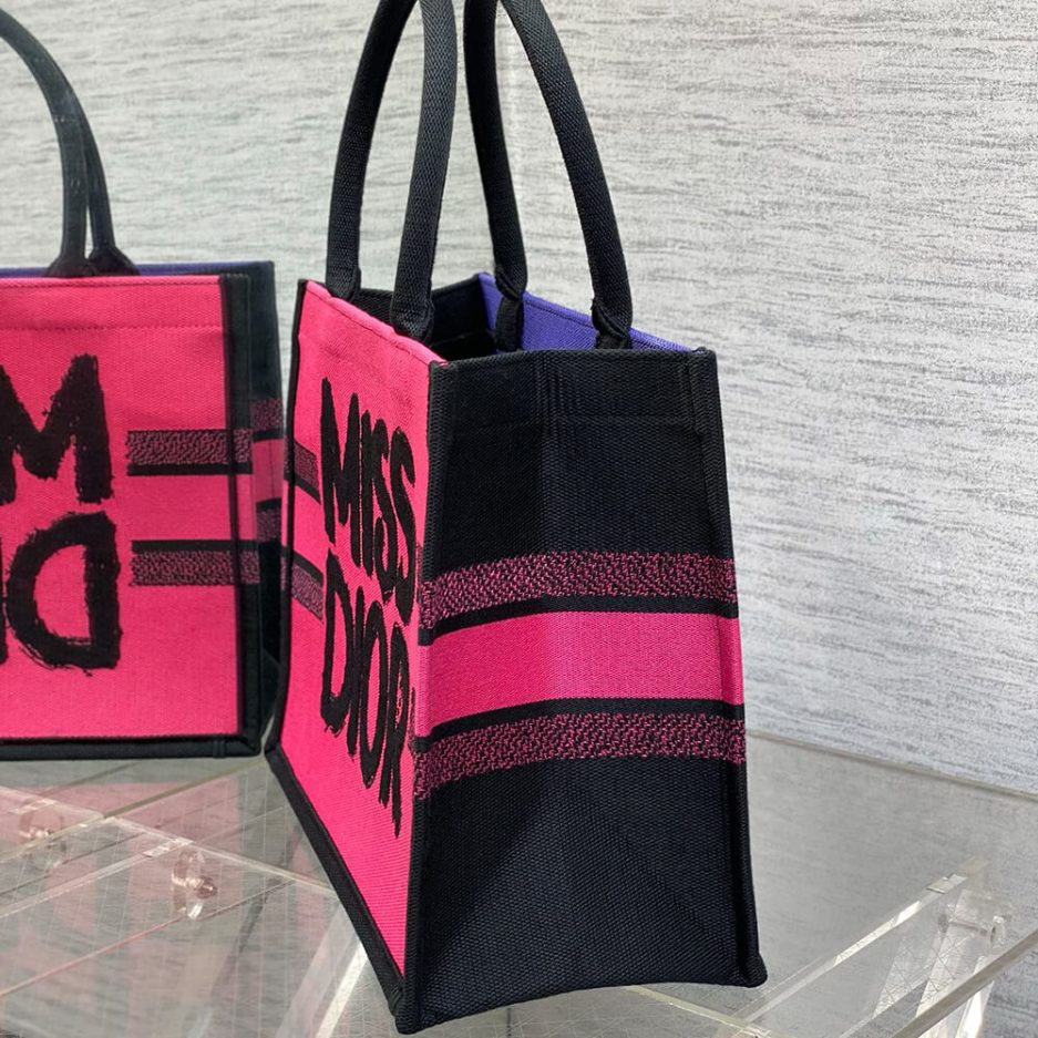 medium D*or book tote
