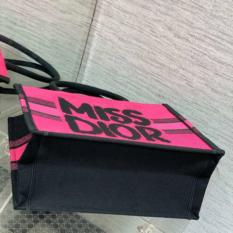 medium D*or book tote