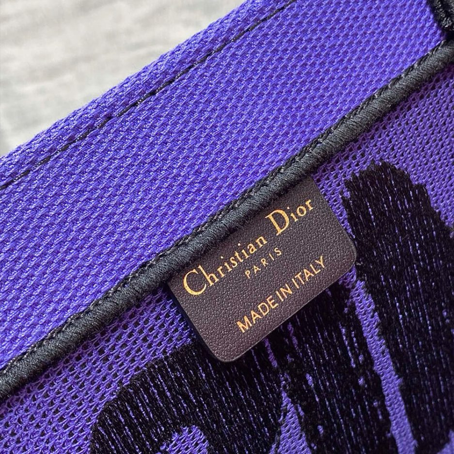 medium D*or book tote