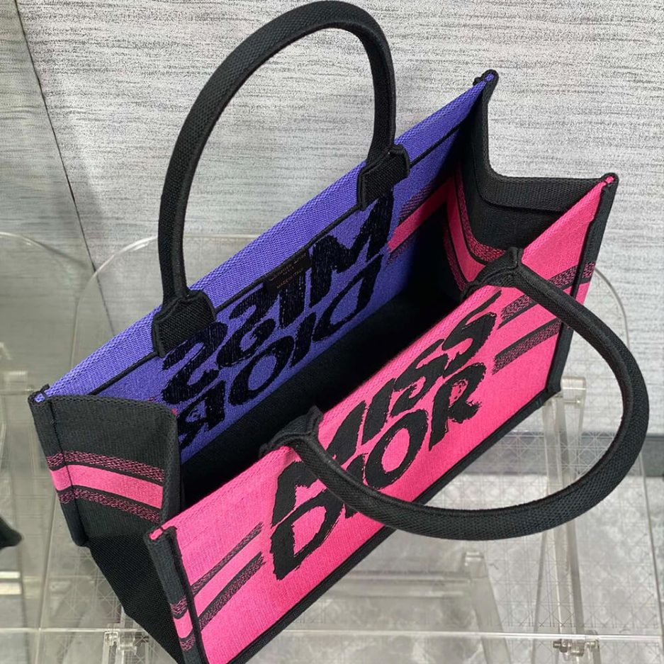 medium D*or book tote