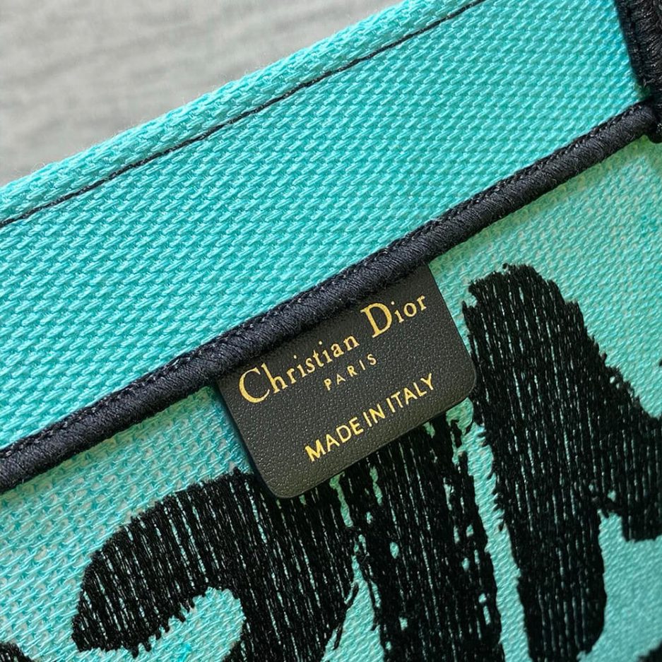 medium D*or book tote