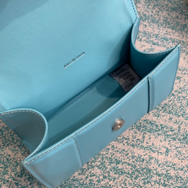 Ba*len*cia*ga hourglass