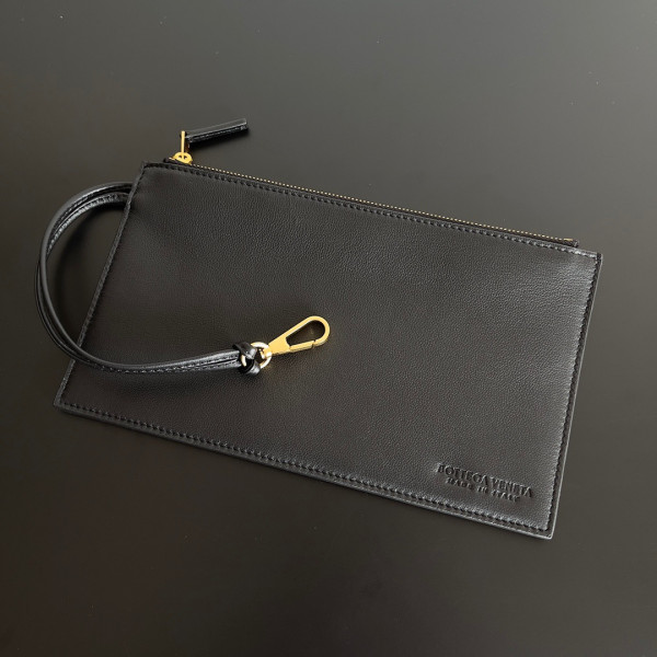 bo*te*ga Ve*ne*ta medium andiamo