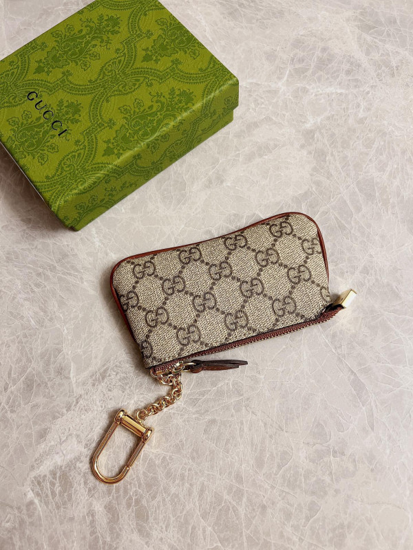 G*u*i gg marmont matelassé key case