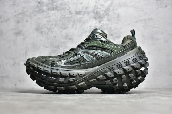 Ba*len*cia*ga defender sneaker