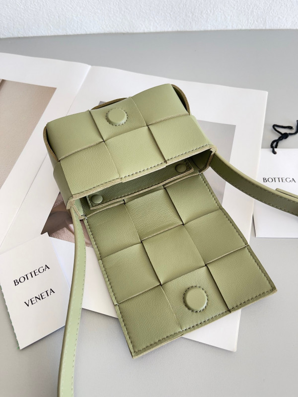 bo*te*ga Ve*ne*ta candy mini cassette-12*8*4cm