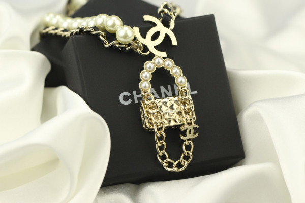 CL NECKLACE