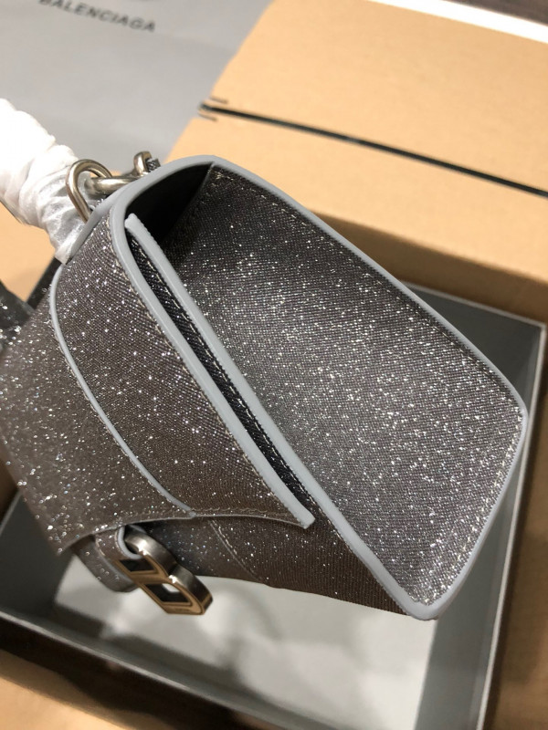 Ba*len*cia*ga hourglass