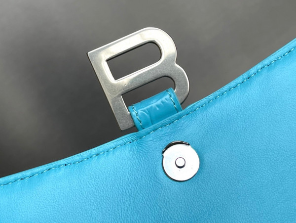 Ba*len*cia*ga hourglass