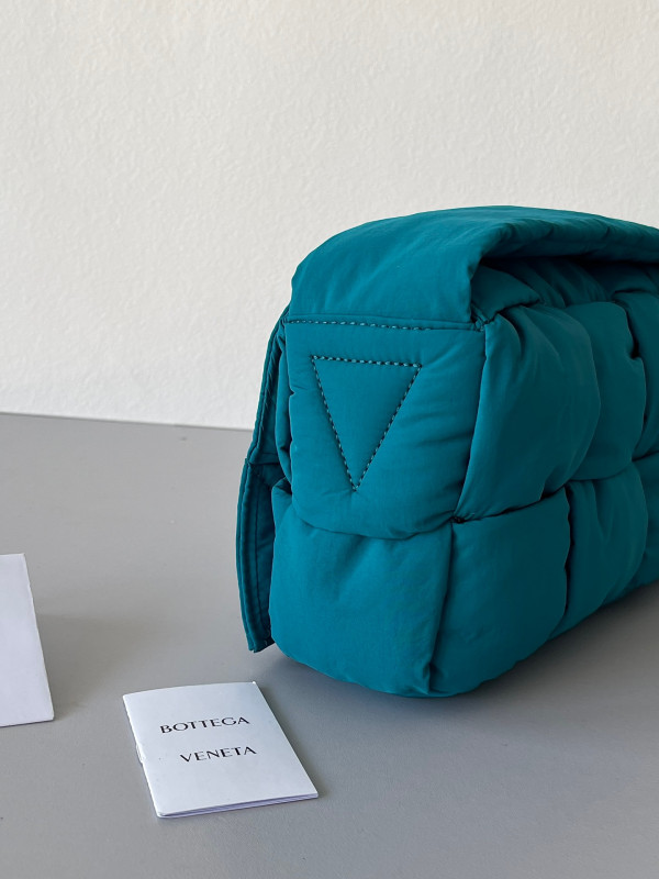 bo*te*ga Ve*ne*ta padded tech cassette