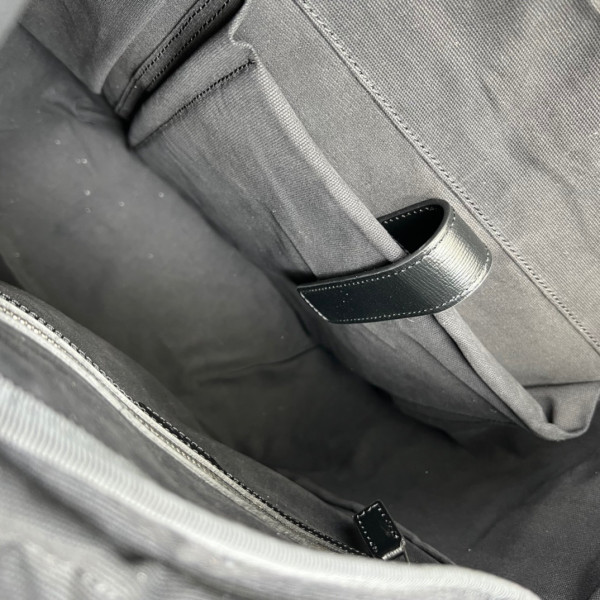 G*u*i medium backpack with interlocking g