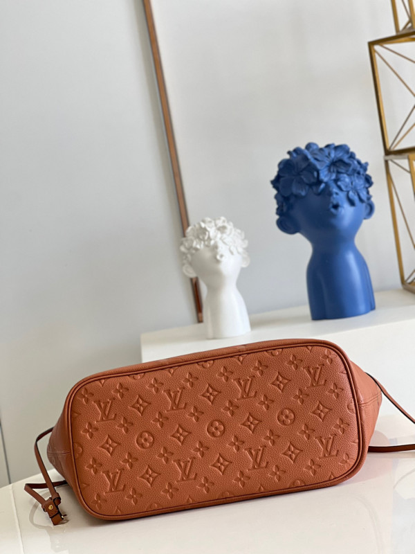 l0*is V*t0n neverfull mm