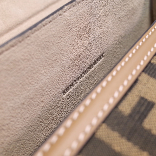 F**di baguette soft trunk