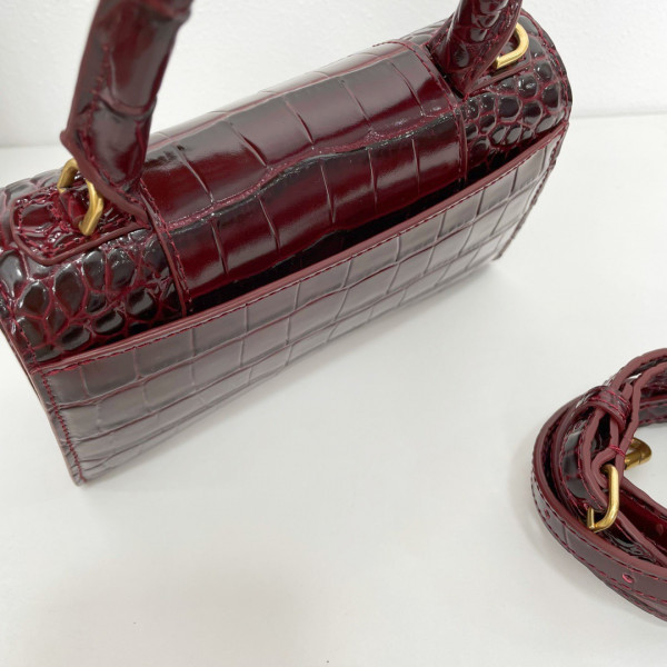 Ba*len*cia*ga hourglass