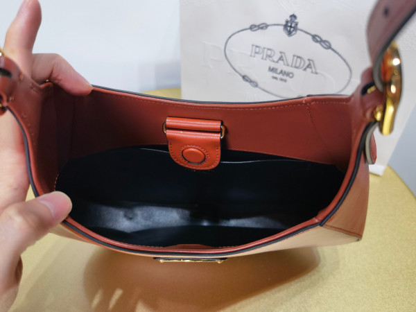 Pra*a leather shoulder bag