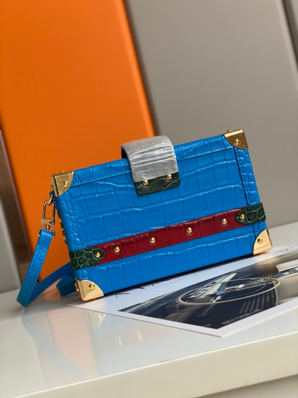 l0*is V*t0n petite malle