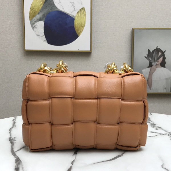 bo*te*ga Ve*ne*ta the chain cassette