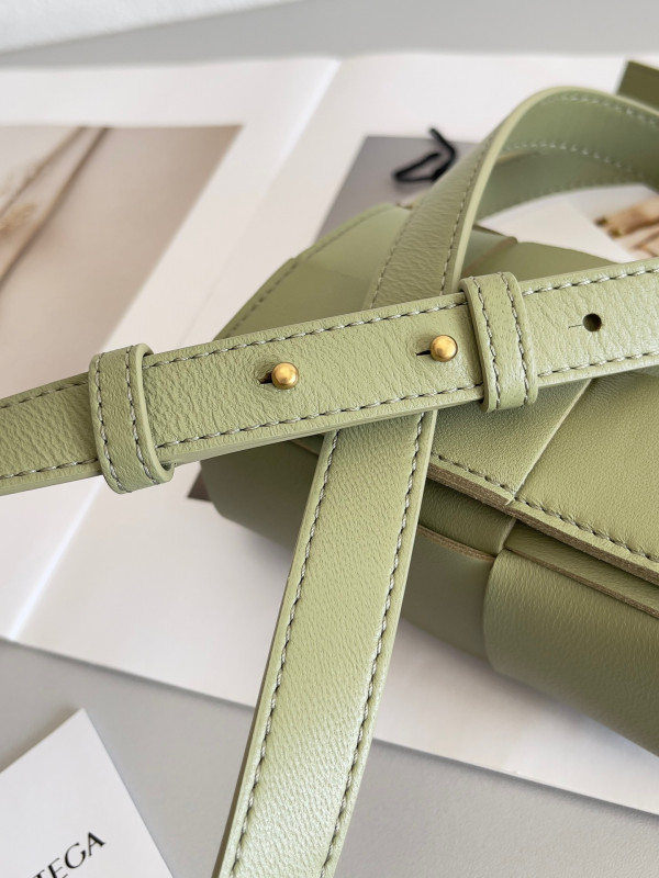 bo*te*ga Ve*ne*ta candy mini cassette-12*8*4cm