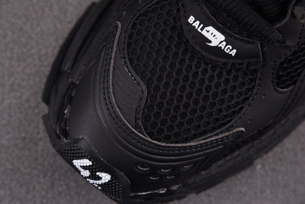 Ba*len*cia*ga runner