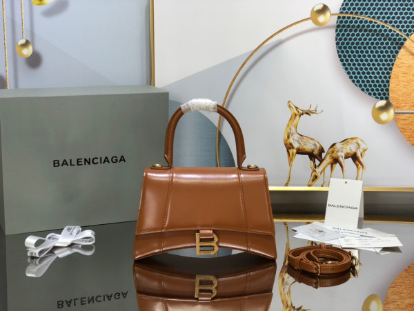 Ba*len*cia*ga hourglass