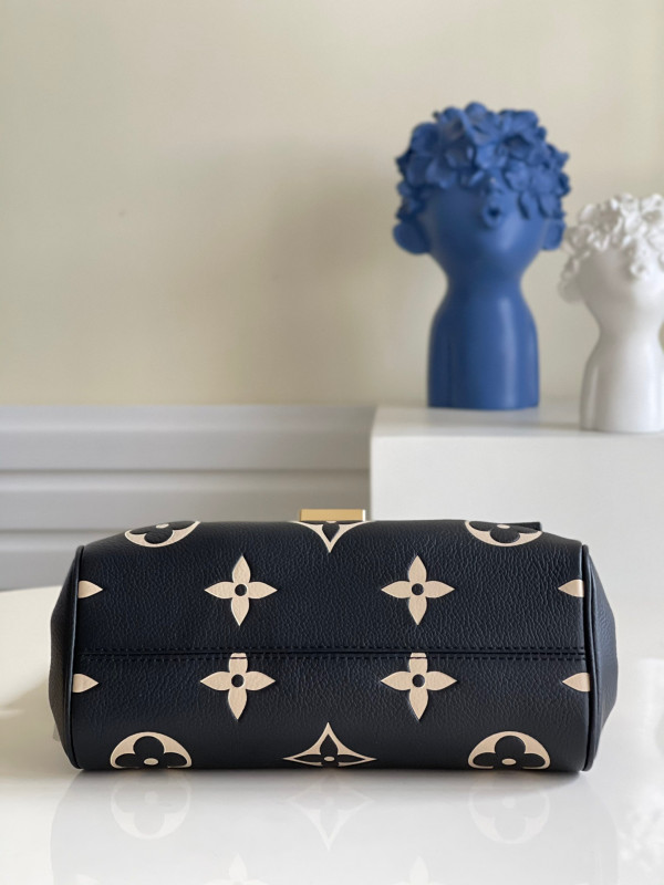 l0*is V*t0n favorite