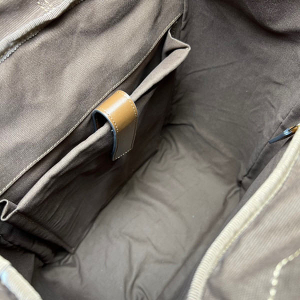 G*u*i medium backpack with interlocking g