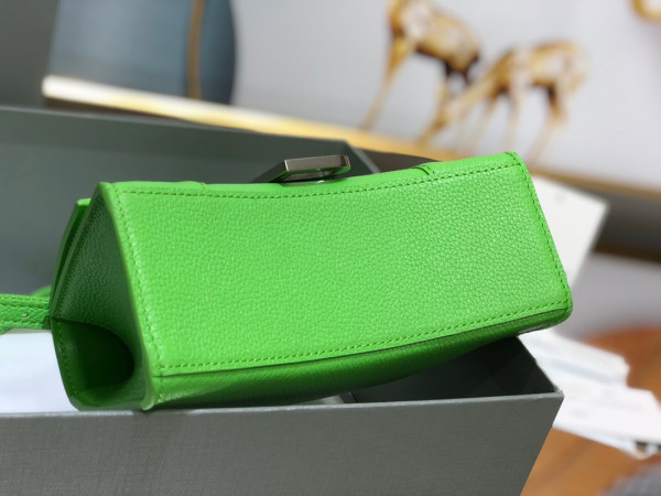 Ba*len*cia*ga hourglass