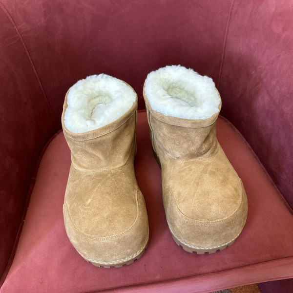 Ba*len*cia*ga alaska fur bootie